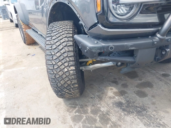 2024 Ford Bronco Outer Banks z VIN 1FMDE8BHXRLA40761, wystawiony jako IAAI lot #42704734 z przebiegiem 22 706 mil mil oraz . Historia ofert i sprzedaży dostępna na DreamBid. Obrazek 17.