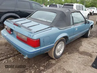 1993 Ford Mustang с VIN 1FACP44M3PF212921, выставлен на аукционе IAAI как лот 42337259 с пробегом 11 452 миль миль и . История ставок и продаж доступна на DreamBid. Изображение 4.