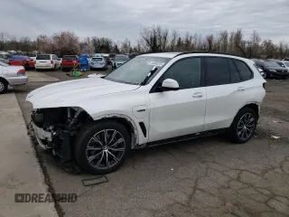 2023 BMW X5 xDrive45e z VIN 5UXTA6C05P9N46001, wystawiony jako Copart lot #49493275 z przebiegiem 53 992 mil mil oraz Szkoda całkowita • Salvage title. Historia ofert i sprzedaży dostępna na DreamBid. Obrazek 1.