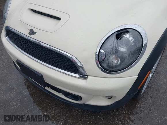 2012 MINI Hardtop S z VIN WMWSV3C59CT386436, wystawiony jako IAAI lot #42254715 z przebiegiem 60 260 mil mil oraz . Historia ofert i sprzedaży dostępna na DreamBid. Obrazek 6.
