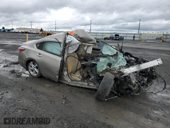 2014 Nissan Altima 2.5 with VIN 1N4AL3AP3EN236747, listed as a Copart auction lot 51985365 with 14,785 mi miles and Salvage Title. Bid and sale history available at carsss.com. Image 4.