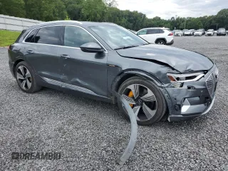 2019 Audi e-tron Prestige with VIN WA1VAAGE2KB005891, listed as a Copart auction lot 60627053 with 25,596 mi miles. Bid and sale history available at carsss.com. Image 4.