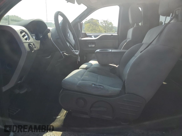2004 Ford F-150 XL with VIN 1FTRF14524NA68388, listed as a Copart auction lot 60894184 with 186,766 mi miles and Clean Title. Bid and sale history available at DreamBid. Image 7.