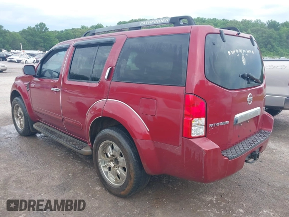2006 Nissan Pathfinder SE z VIN 5N1AR18U46C625611, wystawiony jako IAAI lot #42317418 z przebiegiem 246 810 mil mil oraz . Historia ofert i sprzedaży dostępna na DreamBid. Obrazek 3.