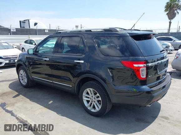 2013 Ford Explorer XLT with VIN 1FM5K8D82DGA28759, listed as a IAAI auction lot 42098916 with 236,444 mi miles and . Bid and sale history available at carsss.com. Image 3.