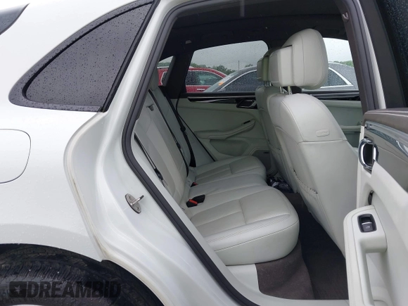 2017 Porsche Macan S z VIN WP1AB2A50HLB19003, wystawiony jako IAAI lot #42212299 z przebiegiem 110 723 mil mil oraz . Historia ofert i sprzedaży dostępna na DreamBid. Obrazek 8.