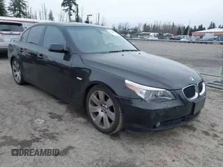 2007 BMW 5 Series 530i with VIN WBANE735X7CM46704, listed as a IAAI auction lot 41766712 with 172,163 mi miles. Bid and sale history available at carsss.com. Image 1.