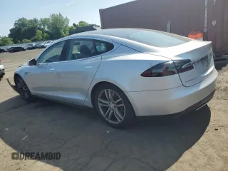 2013 Tesla Model S z VIN 5YJSA1CG9DFP06427, wystawiony jako Copart lot #59515845 z przebiegiem 49 446 mil mil oraz Szkoda całkowita • Salvage title. Historia ofert i sprzedaży dostępna na DreamBid. Obrazek 2.
