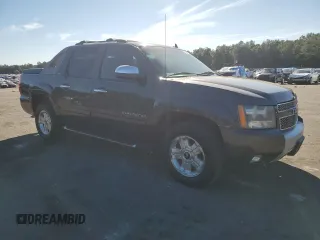 2011 Chevrolet Avalanche LT with VIN 3GNMCFE06BG168235, listed as a Copart auction lot 77015904 with 203,285 mi miles and Salvage title. Bid and sale history available at DreamBid. Image 4.