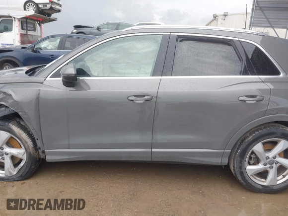 2020 Audi Q3 Premium z VIN WA1AECF30L1052472, wystawiony jako IAAI lot #41886809 z przebiegiem 101 600 mil mil oraz . Historia ofert i sprzedaży dostępna na DreamBid. Obrazek 14.