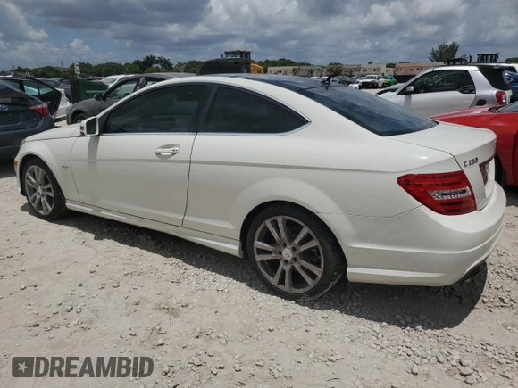 2012 Mercedes-Benz C 250 с VIN WDDGJ4HB0CF820966, выставлен на аукционе Copart как лот 63697624 с пробегом 136 741 миль миль и На запчасти • Non repairable. История ставок и продаж доступна на DreamBid. Изображение 2.