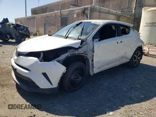 2018 Toyota C-HR XLE z VIN NMTKHMBXXJR049982, wystawiony jako Copart lot #54305284 z przebiegiem 76 755 mil mil oraz Szkoda całkowita • Salvage title. Historia ofert i sprzedaży dostępna na DreamBid. Obrazek 1.