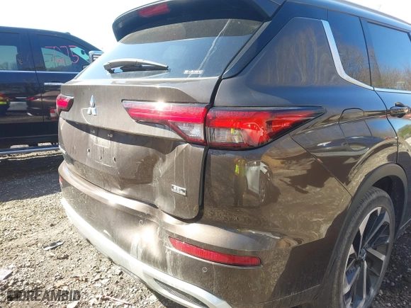 2022 Mitsubishi Outlander SEL with VIN JA4J4VA80NZ070086, listed as a IAAI auction lot 41859066 with 35,982 mi miles. Bid and sale history available at carsss.com. Image 6.