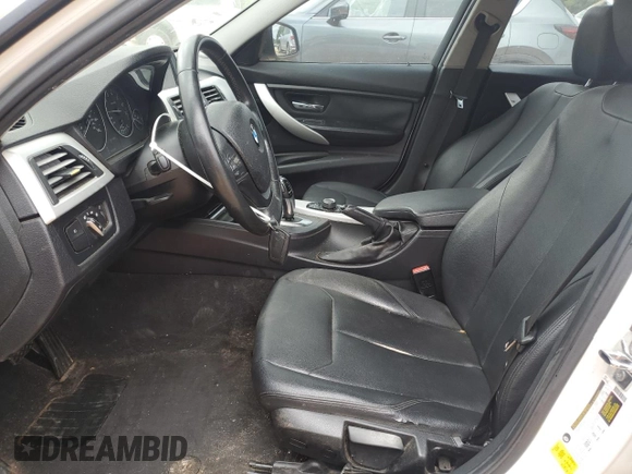 2012 BMW 3 Series 328i z VIN WBA3A5G54CNP18180, wystawiony jako Copart lot #57582075 z przebiegiem 133 036 mil mil oraz Szkoda całkowita • Salvage title. Historia ofert i sprzedaży dostępna na DreamBid. Obrazek 7.