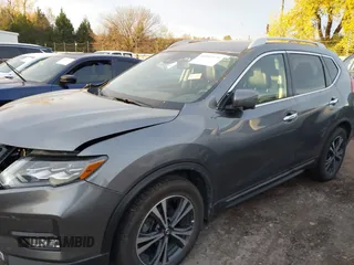 2017 Nissan Rogue SL z VIN 5N1AT2MT8HC867339, wystawiony jako IAAI lot #40955179 z przebiegiem 138 769 mil mil oraz . Historia ofert i sprzedaży dostępna na DreamBid. Obrazek 14.