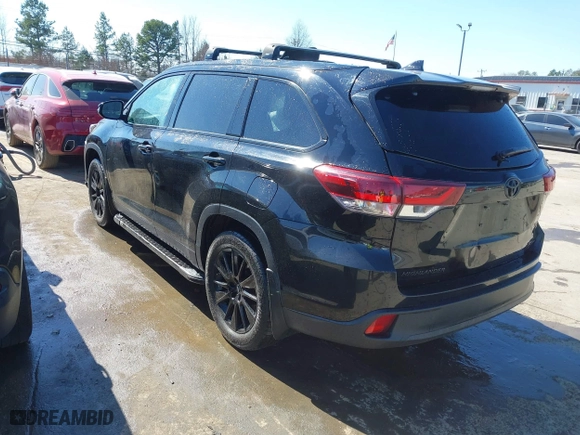 2019 Toyota Highlander SE with VIN 5TDJZRFH1KS970824, listed as a IAAI auction lot 41658366 with 156,543 mi miles. Bid and sale history available at carsss.com. Image 3.