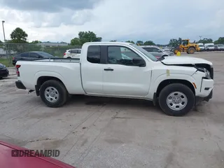 2024 Nissan Frontier S z VIN 1N6ED1CLXRN632782, wystawiony jako IAAI lot #42365315 z przebiegiem 9 387 mil mil oraz . Historia ofert i sprzedaży dostępna na DreamBid. Obrazek 13.