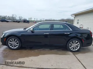 2018 Chrysler 300 Limited with VIN 2C3CCAKG1JH199016, listed as a IAAI auction lot 42065891 with 85,547 mi miles. Bid and sale history available at carsss.com. Image 15.