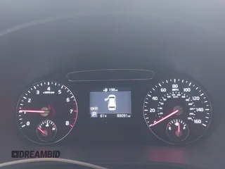 2019 Kia Sorento LX z VIN 5XYPG4A57KG609790, wystawiony jako IAAI lot #42199013 z przebiegiem 83 091 mil mil oraz . Historia ofert i sprzedaży dostępna na DreamBid. Obrazek 7.