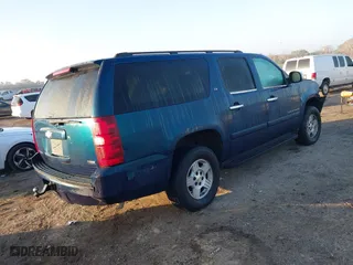 2007 Chevrolet Suburban LT with VIN 3GNFC16077G230369, listed as a IAAI auction lot 41476661 with 229,676 mi miles. Bid and sale history available at carsss.com. Image 4.