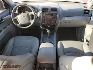 2009 Kia Borrego EX with VIN KNDJH741995027674, listed as a Copart auction lot 42526135 with 118,135 mi miles and Salvage Title. Bid and sale history available at carsss.com. Image 8.