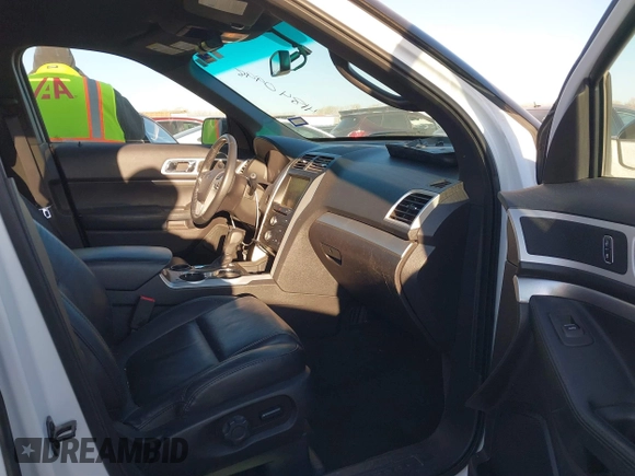 2015 Ford Explorer XLT with VIN 1FM5K7D89FGB18410, listed as a IAAI auction lot 41840998 with 132,968 mi miles and . Bid and sale history available at carsss.com. Image 5.