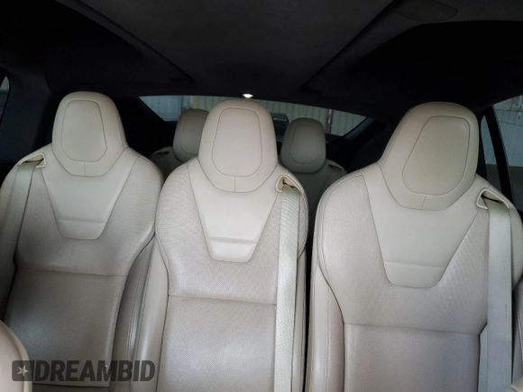 2016 Tesla Model X 70D z VIN 5YJXCAE20GF002753, wystawiony jako Copart lot #50954795 z przebiegiem 77 256 mil mil oraz Szkody całkowita. Historia ofert i sprzedaży dostępna na DreamBid. Obrazek 10.