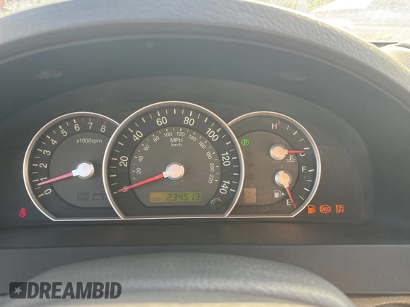 2007 Kia Sorento LX z VIN KNDJD736275693488, wystawiony jako Copart lot #86608024 z przebiegiem 234 513 mil mil oraz Czysty tytuł • Clean title. Historia ofert i sprzedaży dostępna na DreamBid. Obrazek 8.