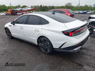 2024 Hyundai Sonata N Line z VIN KMHL54JC4RA350801, wystawiony jako IAAI lot #42180947 z przebiegiem 8933 mil mil oraz . Historia ofert i sprzedaży dostępna na DreamBid. Obrazek 3.