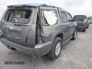 2007 Chevrolet Tahoe LT z VIN 1GNFC13J77R113842, wystawiony jako IAAI lot #42293559 z przebiegiem 288 926 mil mil oraz . Historia ofert i sprzedaży dostępna na DreamBid. Obrazek 4.