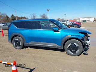 2024 Kia EV9 Wind z VIN KNDAFFS54R6024469, wystawiony jako IAAI lot #41674715 z przebiegiem 19 387 mil mil oraz . Historia ofert i sprzedaży dostępna na DreamBid. Obrazek 13.
