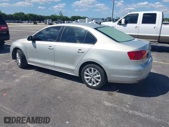 2011 Volkswagen Jetta SE with VIN 3VWDX7AJ4BM330363, listed as a IAAI auction lot 41841068 with 154,676 mi miles and . Bid and sale history available at DreamBid. Image 3.