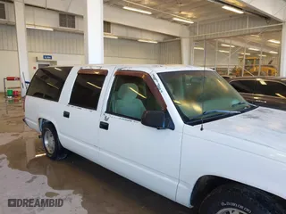 1998 Chevrolet Suburban with VIN 1GNEC16R5WJ358889, listed as a IAAI auction lot 41588573 with 185,298 mi miles. Bid and sale history available at carsss.com. Image 12.