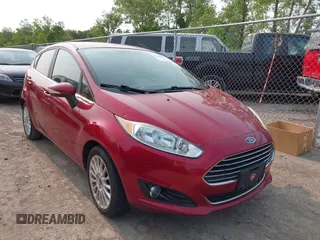 2015 Ford Fiesta Titanium z VIN 3FADP4FJ1FM171680, wystawiony jako IAAI lot #42383105 z przebiegiem 51 396 mil mil oraz . Historia ofert i sprzedaży dostępna na DreamBid. Obrazek 1.