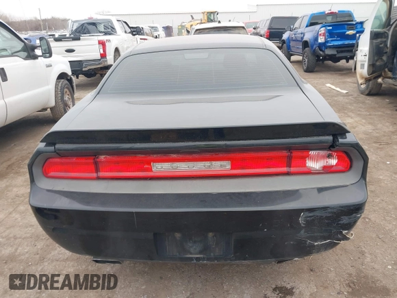 2013 Dodge Challenger SXT z VIN 2C3CDYAGXDH718768, wystawiony jako IAAI lot #41339735 z przebiegiem 187 052 mil mil oraz . Historia ofert i sprzedaży dostępna na DreamBid. Obrazek 17.