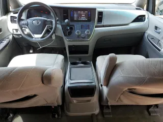 2017 Toyota Sienna LE Auto Access Seat с VIN 5TDKZ3DC4HS895585, выставлен на аукционе Copart как лот 56331015 с пробегом 92 960 миль миль и Списание • Salvage title. История ставок и продаж доступна на DreamBid. Изображение 8.