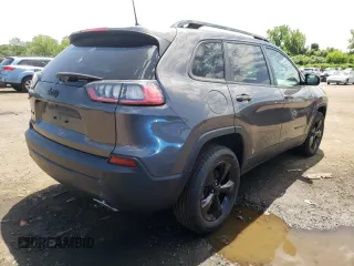 2019 Jeep Cherokee Latitude Plus z VIN 1C4PJMLN3KD333945, wystawiony jako Copart lot #56859834 z przebiegiem 84 620 mil mil oraz Szkoda całkowita • Salvage title. Historia ofert i sprzedaży dostępna na DreamBid. Obrazek 3.