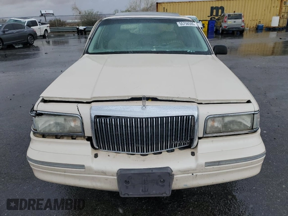 1995 Lincoln Town Car Cartier z VIN 1LNLM83W2SY603452, wystawiony jako Copart lot #55756595 z przebiegiem 243 394 mil mil oraz Szkoda całkowita • Salvage title. Historia ofert i sprzedaży dostępna na DreamBid. Obrazek 5.