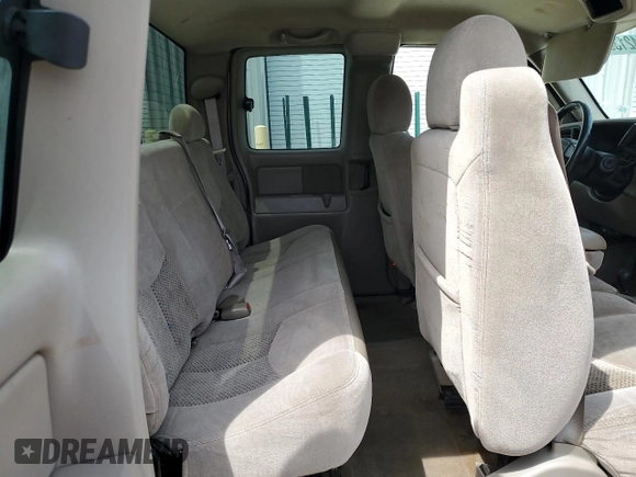 2006 Chevrolet Silverado 1500 LT2 with VIN 1GCEK19B56Z207532, listed as a Copart auction lot 54213065 with 175,177 mi miles and Salvage Title. Bid and sale history available at DreamBid. Image 10.