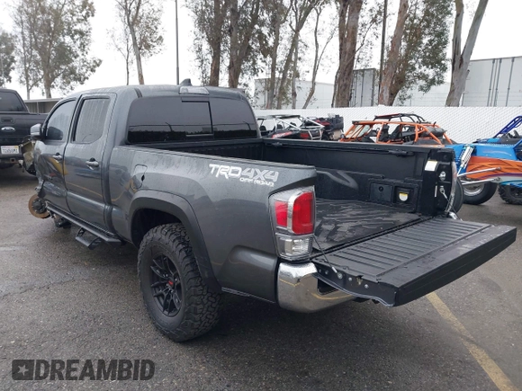 2023 Toyota Tacoma SR5 z VIN 3TMDZ5BN4PM148379, wystawiony jako IAAI lot #41547628 z przebiegiem 30 001 mil mil oraz . Historia ofert i sprzedaży dostępna na DreamBid. Obrazek 3.