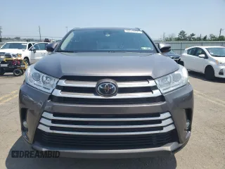 2018 Toyota Highlander SE with VIN 5TDJZRFH4JS875821, listed as a Copart auction lot 60740975 with 106,592 mi miles and Salvage title. Bid and sale history available at DreamBid. Image 5.
