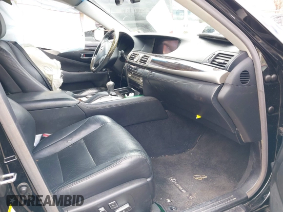 2017 Lexus LS 460 z VIN JTHCL5EF2H5028166, wystawiony jako IAAI lot #42049415 z przebiegiem 205 982 mil mil oraz . Historia ofert i sprzedaży dostępna na DreamBid. Obrazek 5.