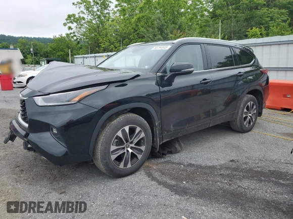 2021 Toyota Highlander XLE with VIN 5TDGZRBH9MS106817, listed as a Copart auction lot 58794845 with 57,365 mi miles and Salvage title. Bid and sale history available at DreamBid. Image 1.