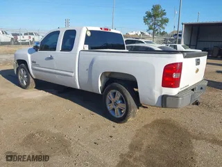 2013 Chevrolet Silverado 1500 LT with VIN 1GCRCSE06DZ273593, listed as a IAAI auction lot 41857478 with 207,175 mi miles. Bid and sale history available at carsss.com. Image 3.