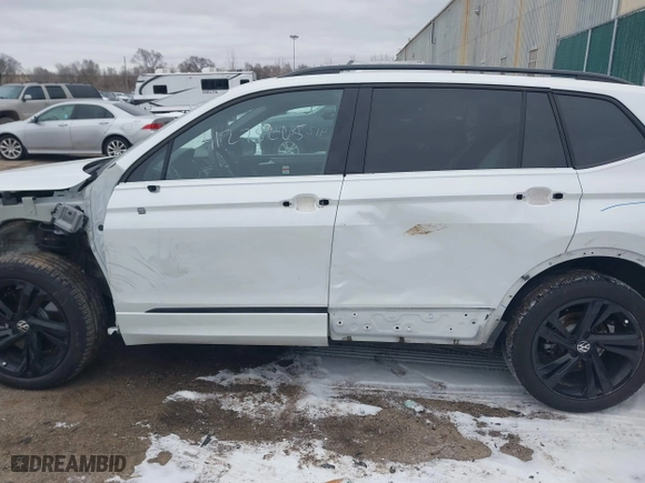 2023 Volkswagen Tiguan SE R-Line Black with VIN 3VVCB7AX6PM132085, listed as a IAAI auction lot 41278065 with 24,333 mi miles. Bid and sale history available at carsss.com. Image 15.