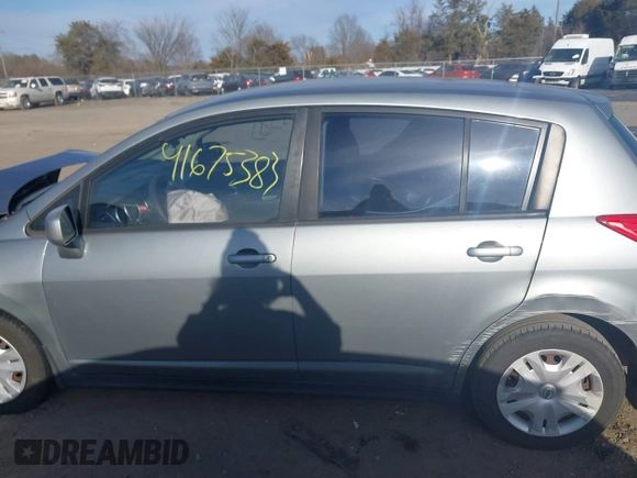 2011 Nissan Versa S z VIN 3N1BC1CP5BL517754, wystawiony jako IAAI lot #41675383 z przebiegiem 125 000 mil mil oraz . Historia ofert i sprzedaży dostępna na DreamBid. Obrazek 15.