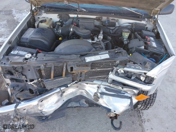 1996 Chevrolet Tahoe with VIN 1GNEK13R3TJ318572, listed as a IAAI auction lot 41419555 with 199,201 mi miles. Bid and sale history available at carsss.com. Image 10.