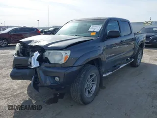 2014 Toyota Tacoma PreRunner with VIN 3TMJU4GN1EM156845, listed as a IAAI auction lot 40972570 with 65,138 mi miles. Bid and sale history available at carsss.com. Image 17.
