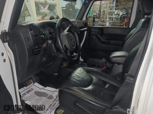 2015 Jeep Wrangler Unlimited Sahara with VIN 1C4BJWEG8FL696581, listed as a IAAI auction lot 41923093 with 193,421 mi miles and . Bid and sale history available at DreamBid. Image 5.