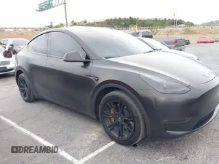 2023 Tesla Model Y Long Range z VIN 7SAYGDEE2PF811100, wystawiony jako IAAI lot #41571267 z przebiegiem 56 369 mil mil oraz . Historia ofert i sprzedaży dostępna na DreamBid. Obrazek 1.